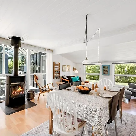 Raisa - 200m To The Fjord By Interhome *